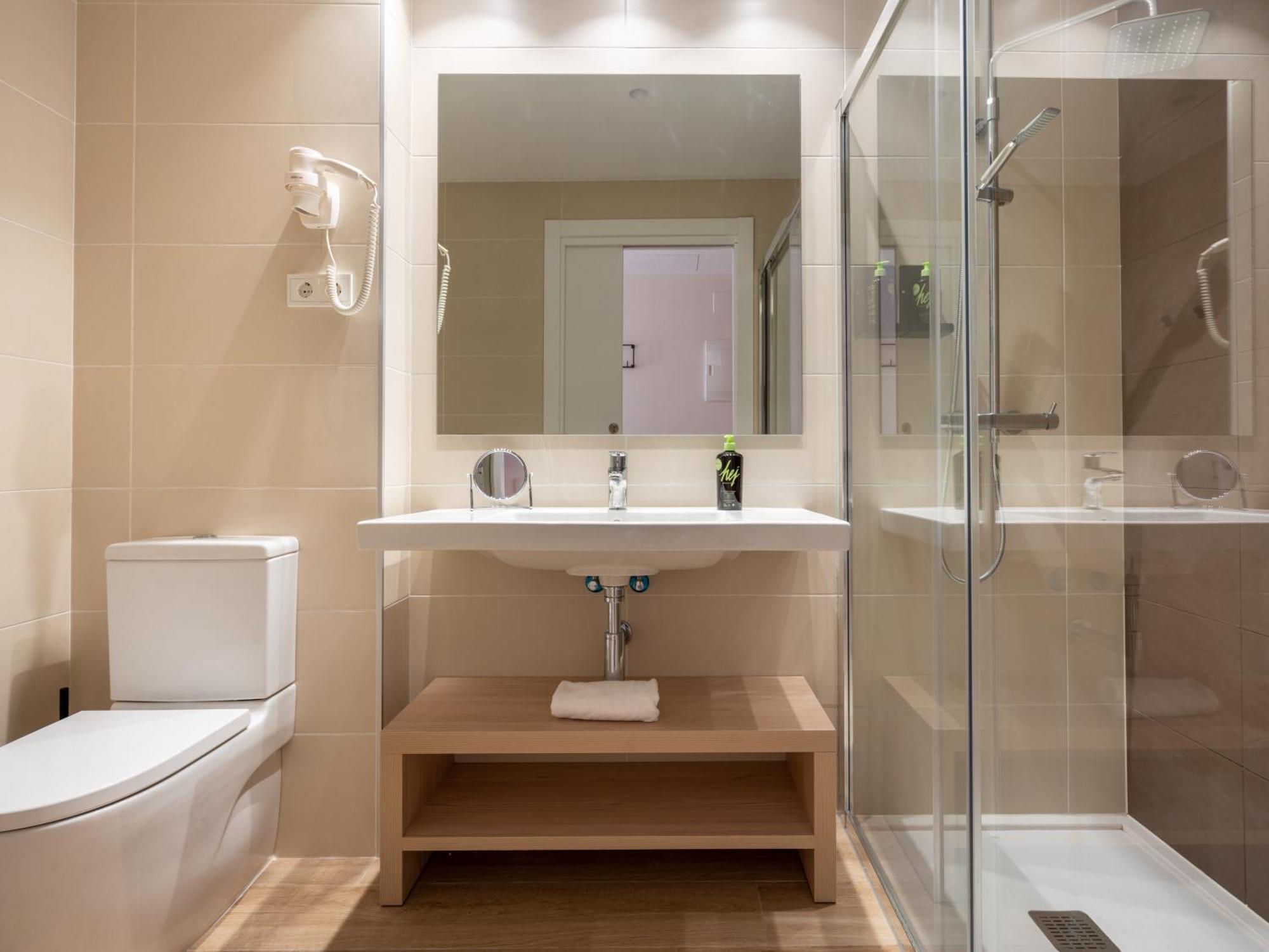 Limehome Barcelona Carrer De Besalu 82 Zewnętrze zdjęcie